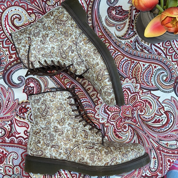 Super Cool Dr. Martens Paisley Floral Jeffrey Boots - Picture 12 of 17